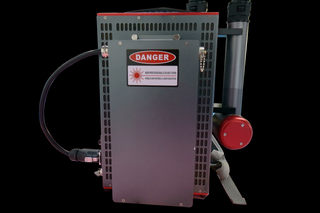 آلة التنظيف بالليزر المحمولة على الظهر 100 واط آلة التنظيف بالليزر النبضية 100 واط Maquina De Limpieza Laser Laser-Reinigungsmaschi