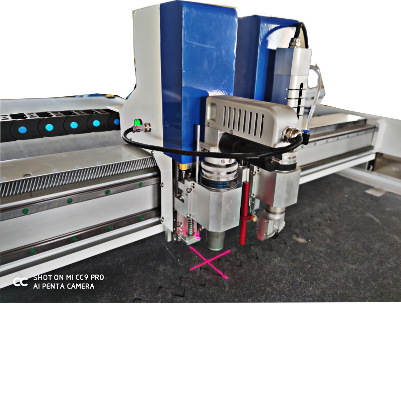 آلة قطع السكين المتأرجحة الرقمية CNC لآلة تغليف العبوات الورقية
